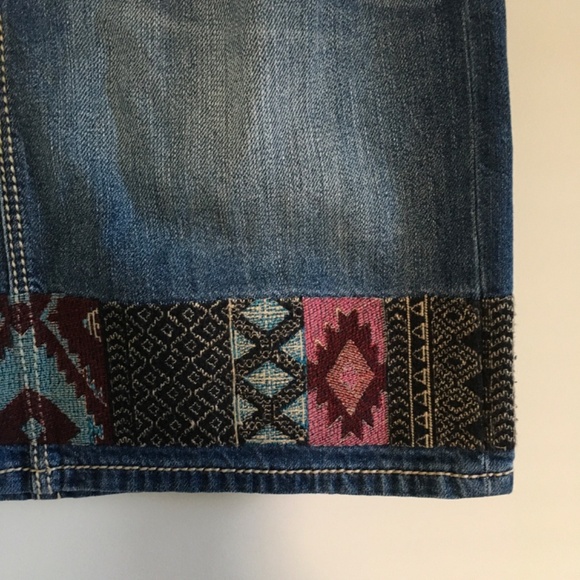 Miss Me High Rise Jean Skirt Southwestern Embroidered Aztec Cotton Denim Size 28 - Picture 8 of 15